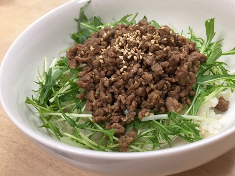 たっぷりお肉の甘辛そぼろ丼！